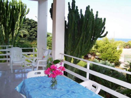  COVERED TERRACE WITH SIGHT ON THE SEA